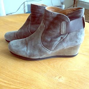 Earthies Grey/Green Suede ankle boots